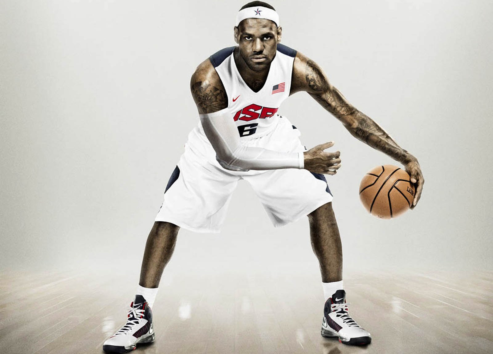 热火伤病报告：鲍威尔左脚踝扭伤将缺席今日对阵独行侠的比赛（热火官宣伤情：鲍威尔左踝扭伤，缺席今日战独行侠）