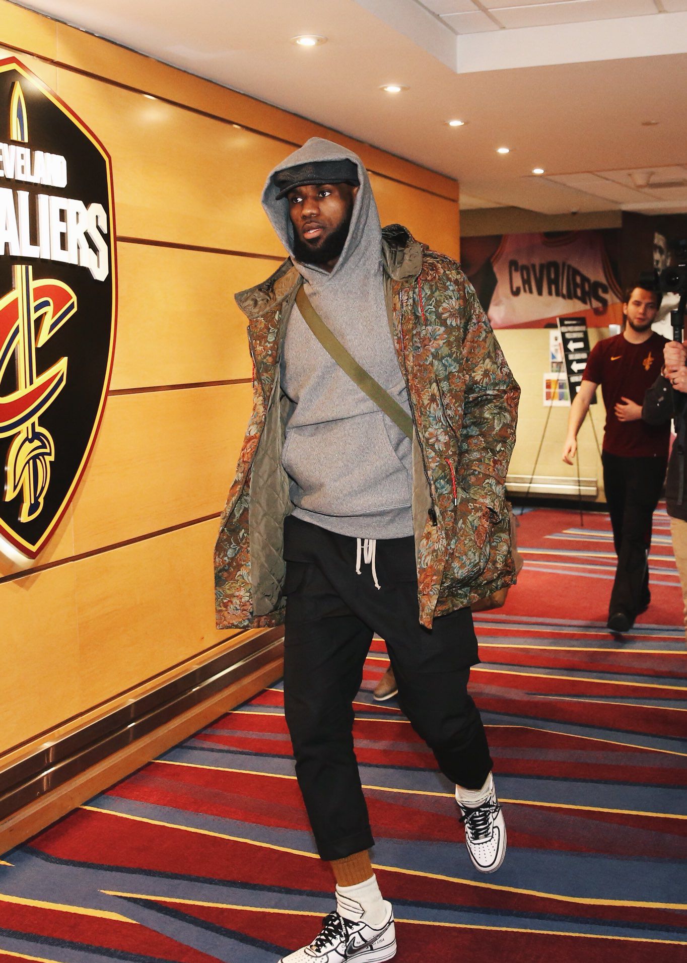 麦迪逊盛赞梅努欧洲杯表现，称其控球稳能回顶尖（麦迪逊力赞梅努欧洲杯发挥：控球沉稳，有望重回顶尖行列）