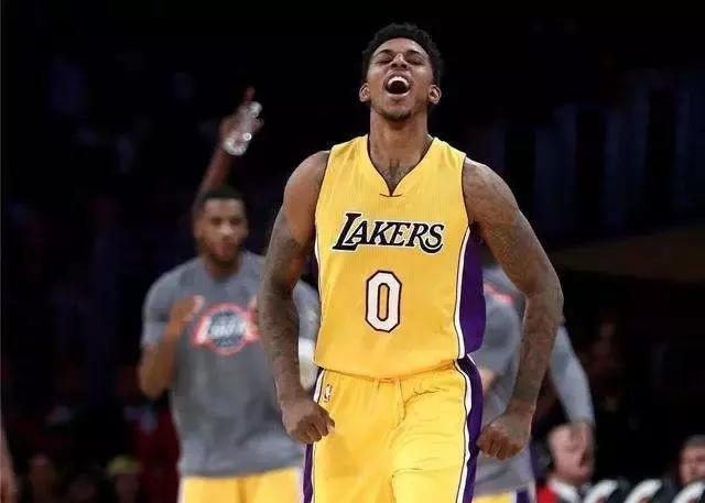 卡萨诺：我曾说过穆里尼奥已经废了，现在阿莱格里也快了（卡萨诺：我此前称穆里尼奥已不行，如今阿莱格里也将步其后尘）