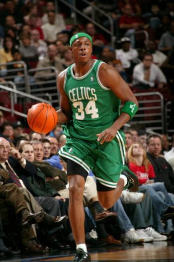 新人王争夺越来越刺激（新人王角逐愈加白热化）