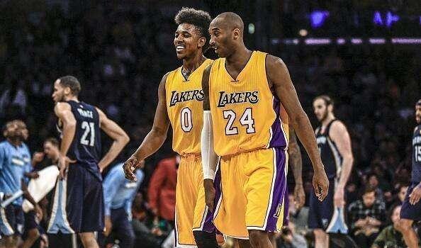 西甲前瞻：皇家社会主场强势但状态存疑，赫罗纳深陷降级区（西甲前瞻：皇家社会主场强势难掩状态起伏，赫罗纳困于降级区）