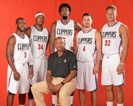 米体：家乡球队维亚雷焦深陷低迷，里皮对球员讲话鼓励他们（米体：维亚雷焦陷入低谷，里皮发声鼓舞球员）