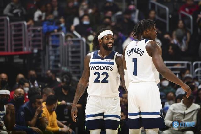 湖人浓眉哥篮下统治球队获胜（浓眉篮下称霸助湖人取胜）