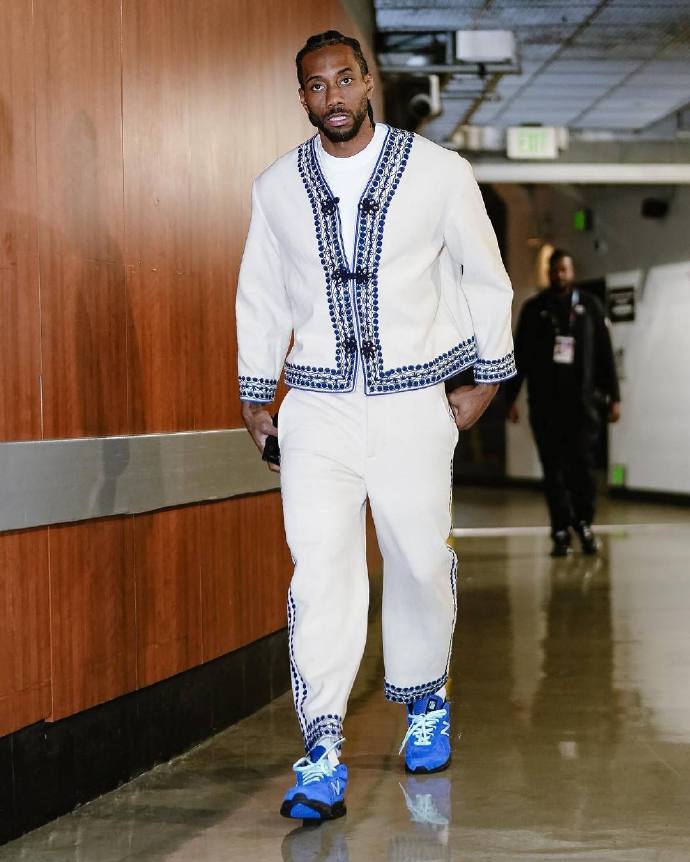 多特蒙德球迷挂横幅，反对海外比赛并攻击西甲高层（多特蒙德球迷举横幅抵制海外办赛并抨击西甲高层）