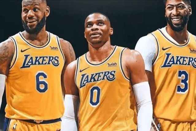 克罗地亚大名单：魔笛、格瓦领衔，科娃入选后又因伤退出（克罗地亚公布名单：莫德里奇、格瓦迪奥尔领衔，科瓦契奇入选后因伤退队）