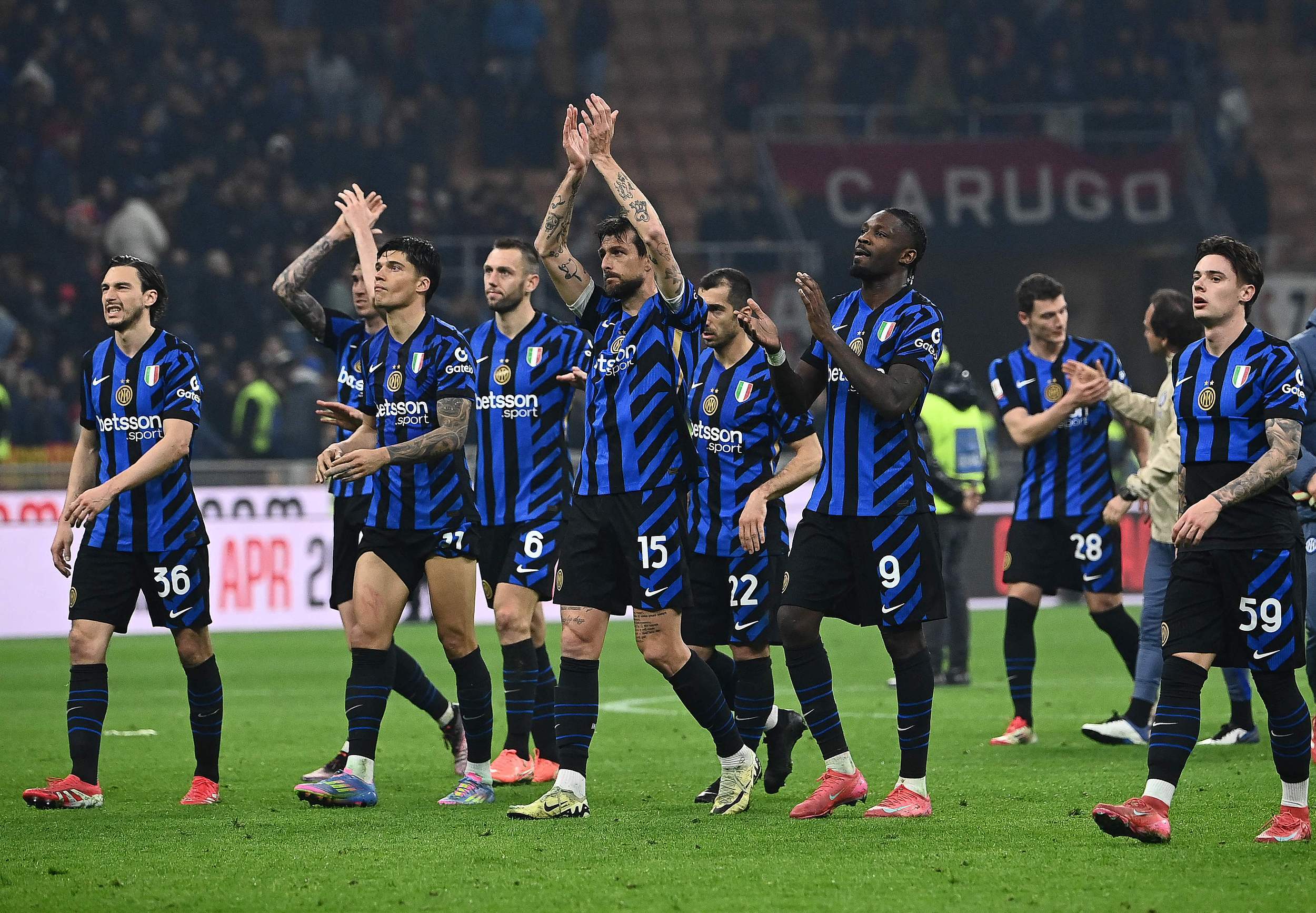 中超第30轮跑动距离榜：钟晋宝13356米居首，周定洋第二（中超第30轮跑动距离排名：钟晋宝以13356米登顶，周定洋位列第二）