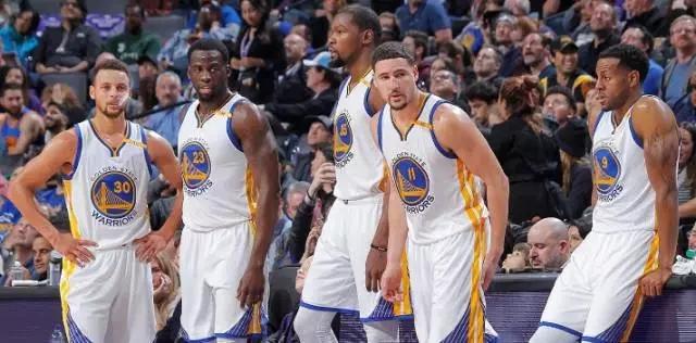 TA：皇马寻求引进后卫和中场；他们愿听取对罗德里戈的报价（TA：皇马计划补强后防与中场，并愿意听取罗德里戈的转会报价）