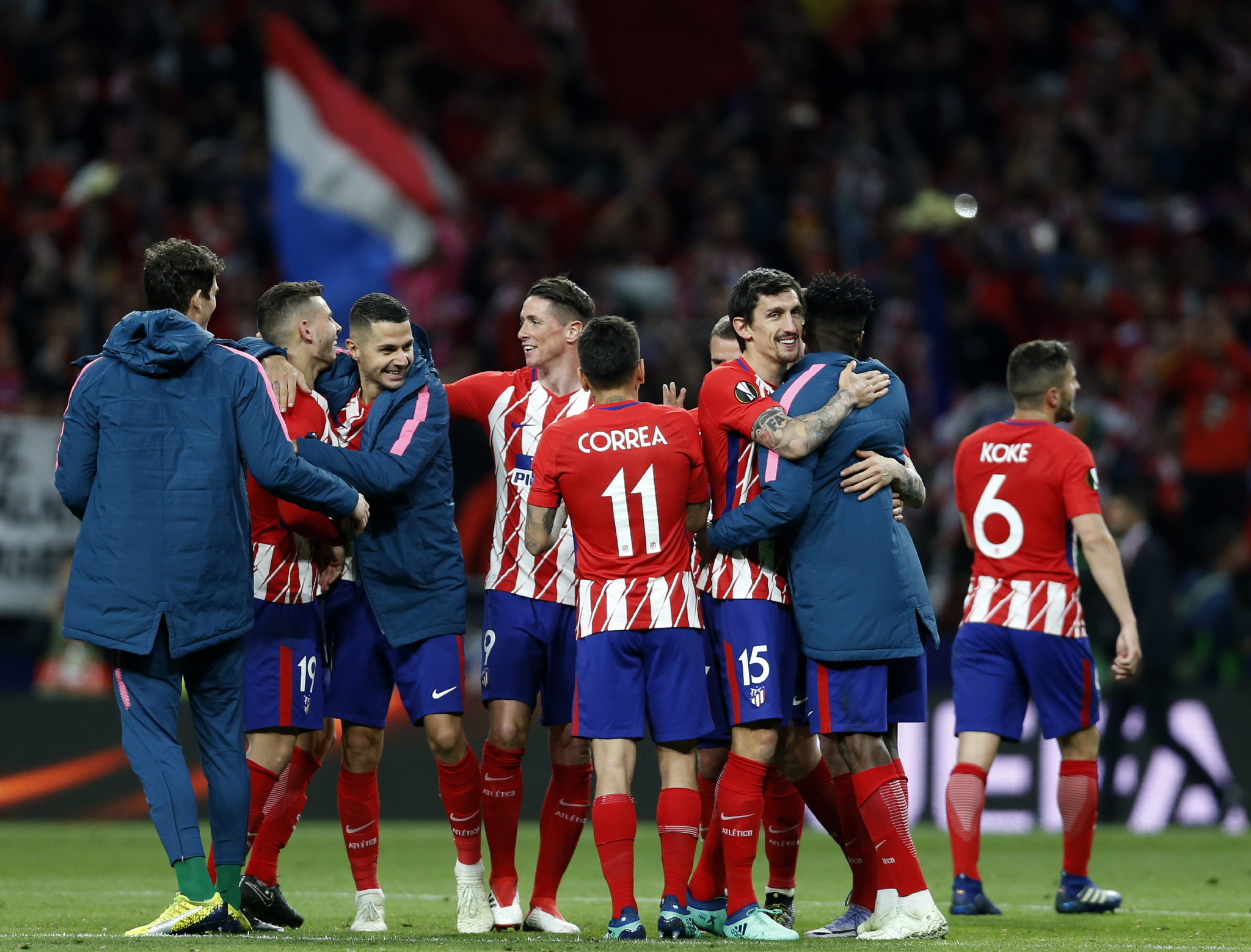 小法：梅西第一次训练就把我晃倒了；现在的球员有点被宠坏了（法布雷加斯：第一次合练就被梅西过倒，如今的球员有些被惯坏）